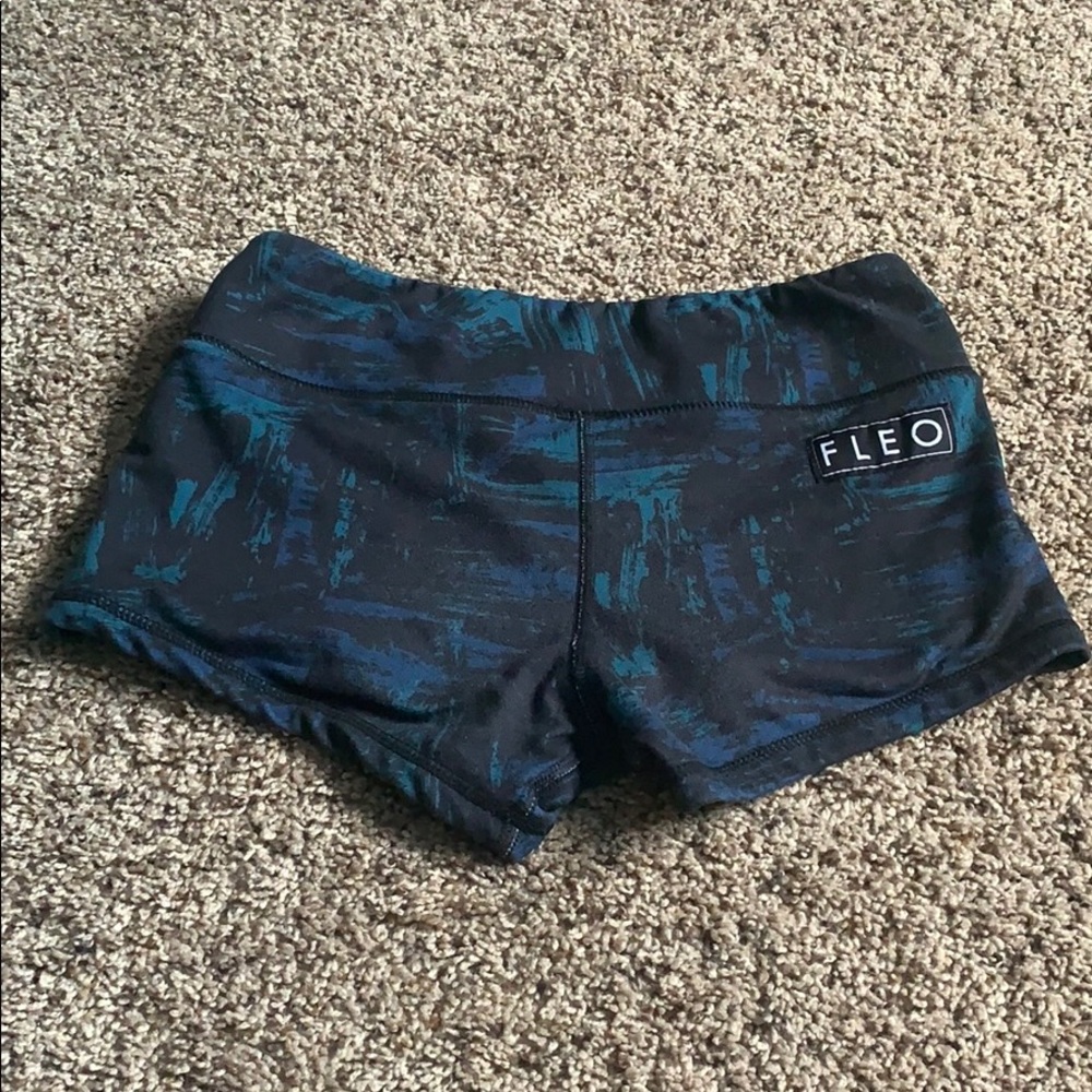 FLEO size small shorts